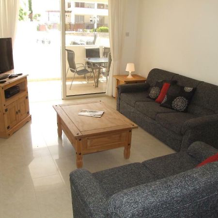 2 Bedroom Poolside Apartment E9 Пея Екстериор снимка