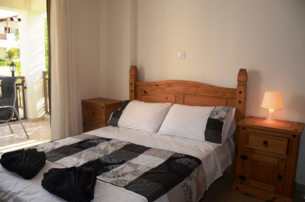 2 Bedroom Poolside Apartment E9 Пея Екстериор снимка