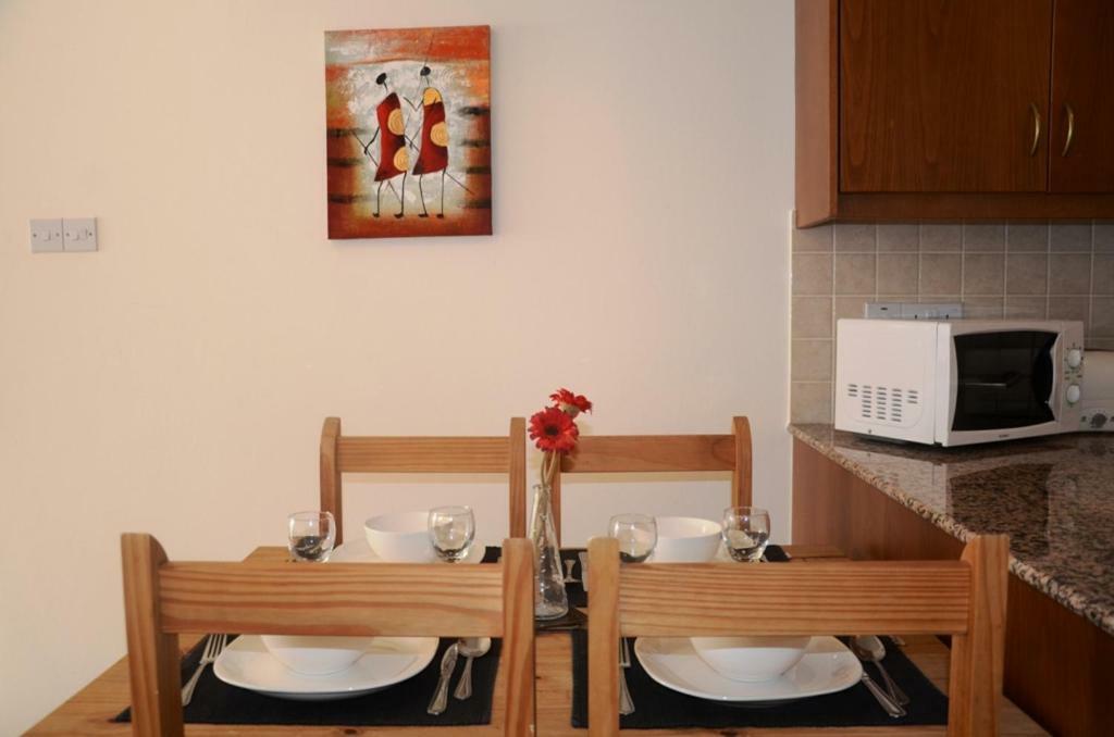 2 Bedroom Poolside Apartment E9 Пея Екстериор снимка