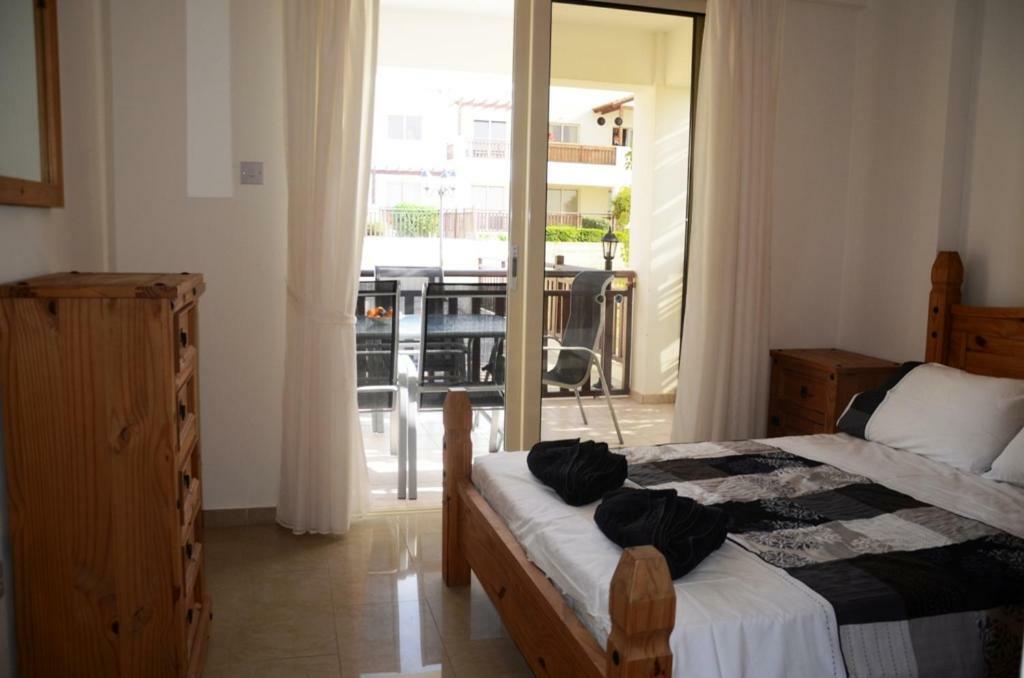 2 Bedroom Poolside Apartment E9 Пея Екстериор снимка