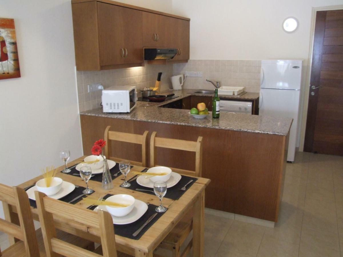 2 Bedroom Poolside Apartment E9 Пея Екстериор снимка