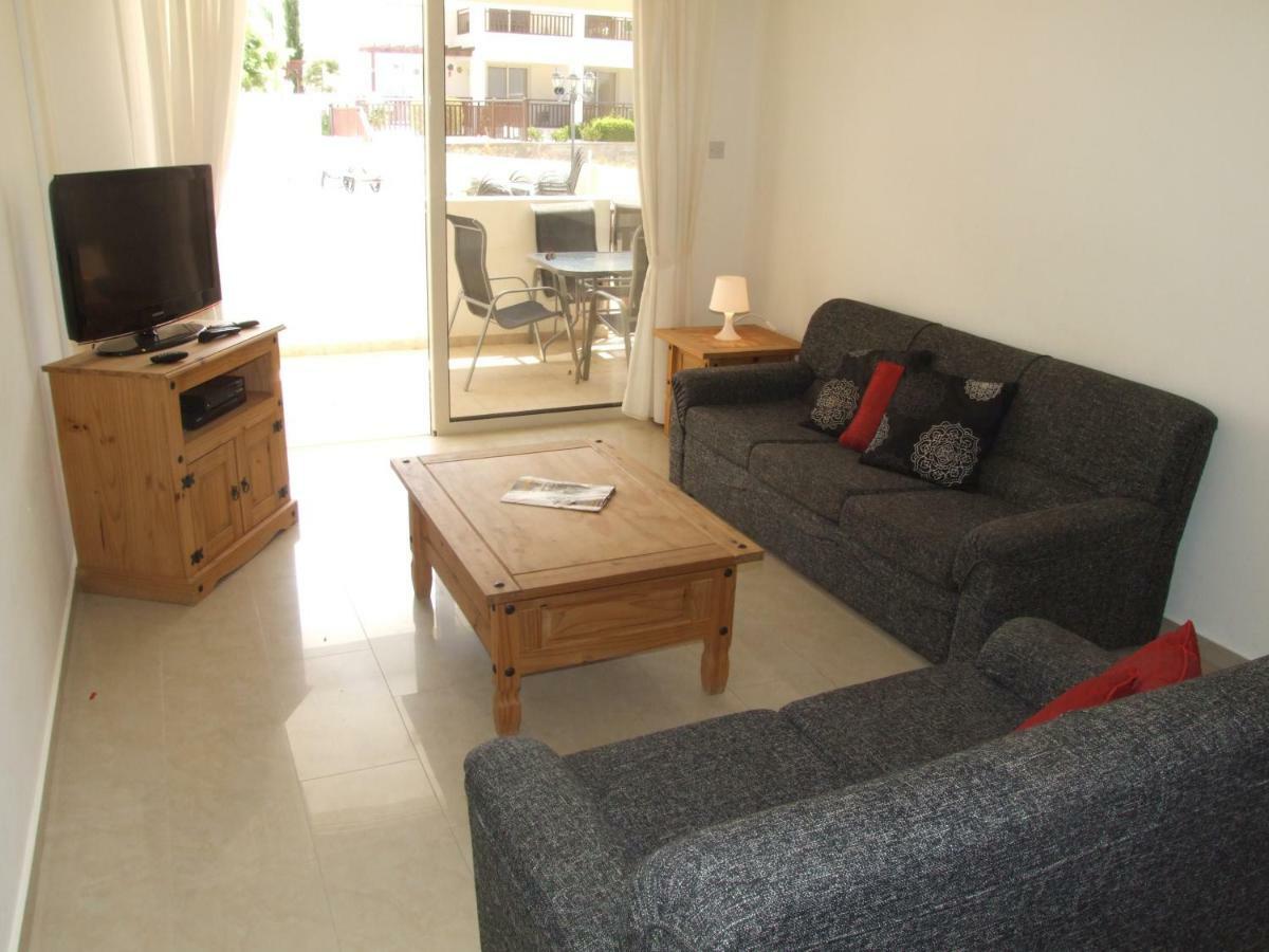 2 Bedroom Poolside Apartment E9 Пея Екстериор снимка