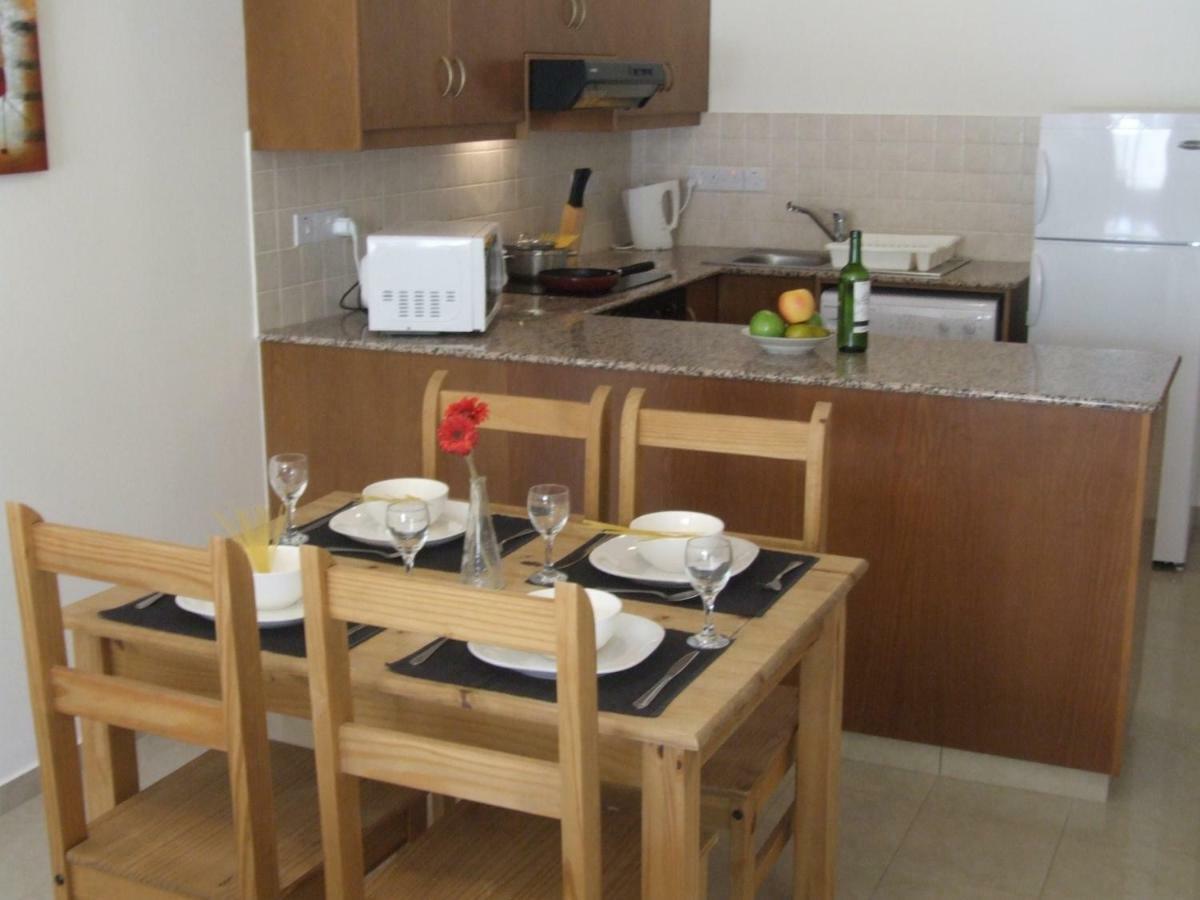 2 Bedroom Poolside Apartment E9 Пея Екстериор снимка