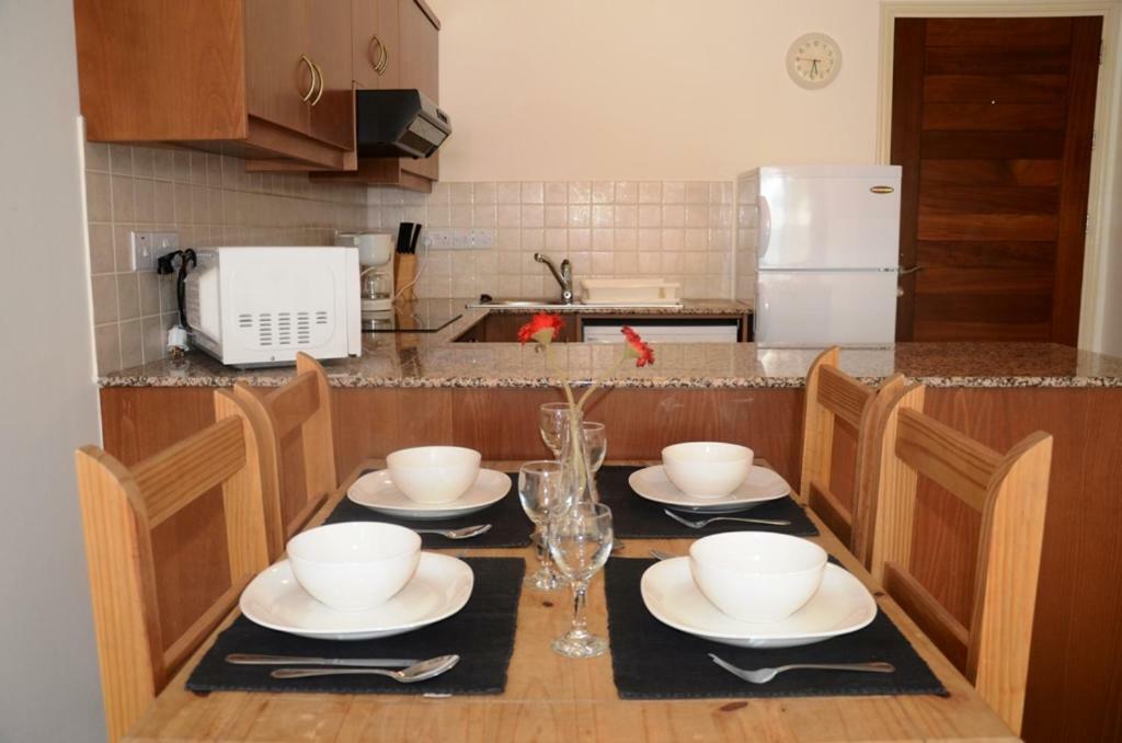 2 Bedroom Poolside Apartment E9 Пея Екстериор снимка