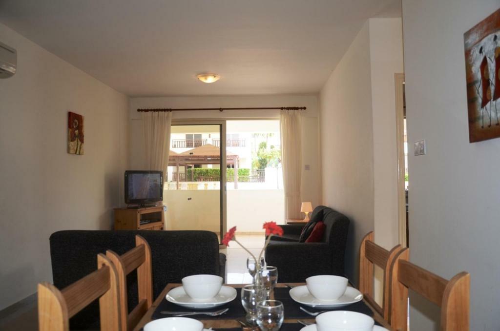 2 Bedroom Poolside Apartment E9 Пея Екстериор снимка