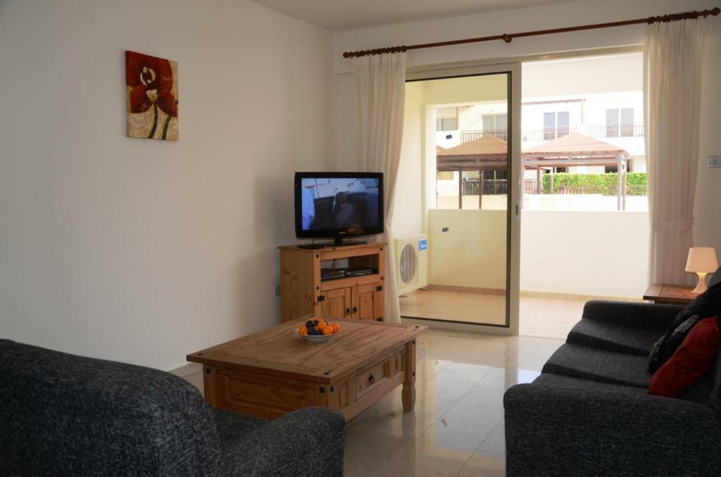 2 Bedroom Poolside Apartment E9 Пея Екстериор снимка