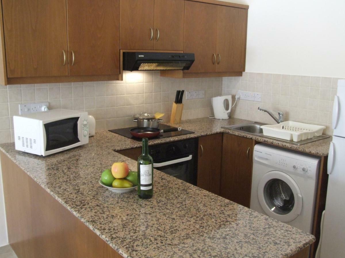 2 Bedroom Poolside Apartment E9 Пея Екстериор снимка