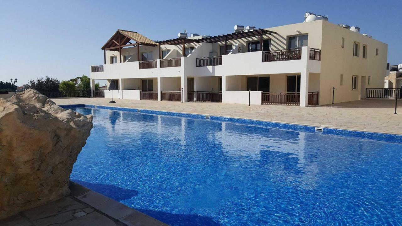 2 Bedroom Poolside Apartment E9 Пея Екстериор снимка